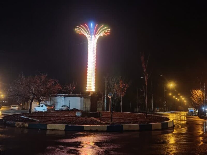 نصب المان نخل نورانی در میدان نواب شهر فیرورق